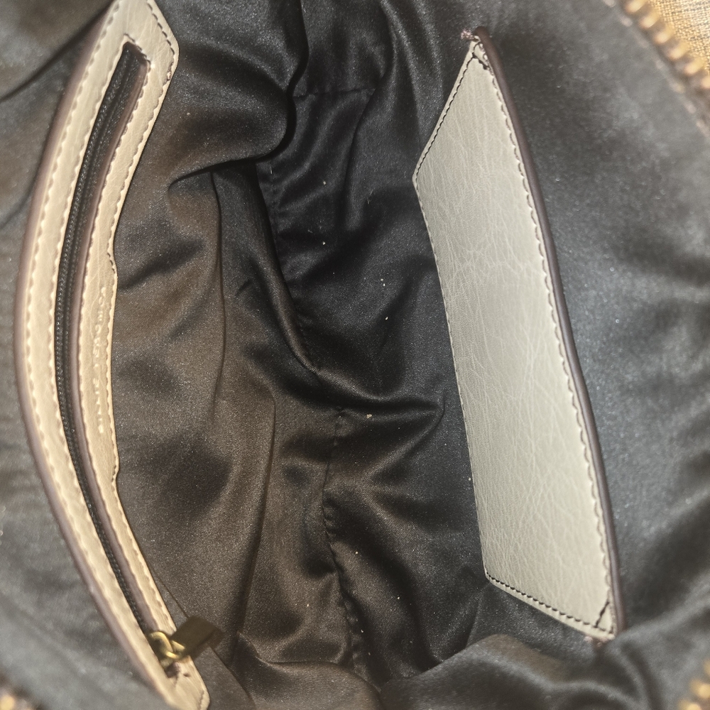 Elegant White Vegan Leather Shoulder Bag Brand is BILLIE VEROMCA - Picture 11 of 11